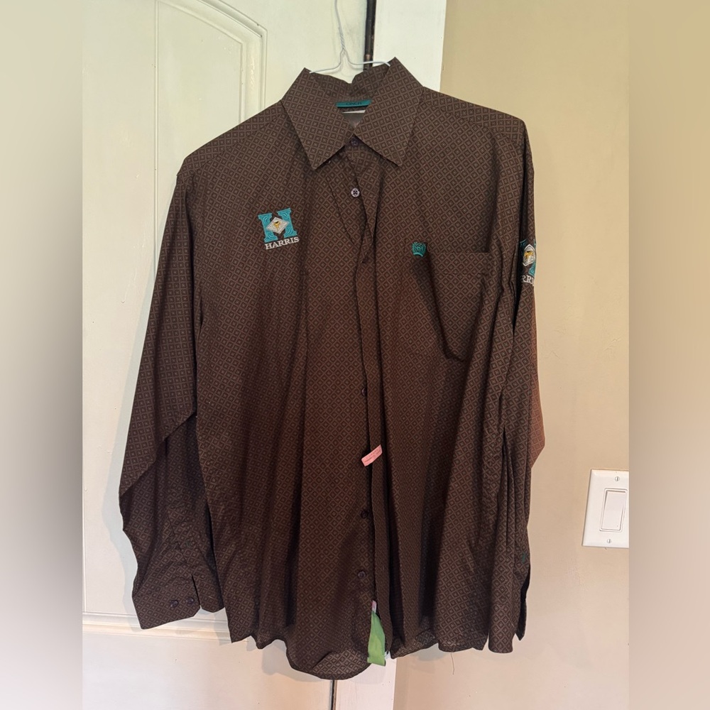 Men’s cinch size small button up